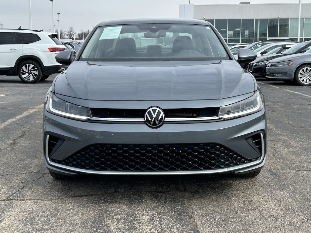 Used 2025 Volkswagen Jetta 1.5T SE Sedan