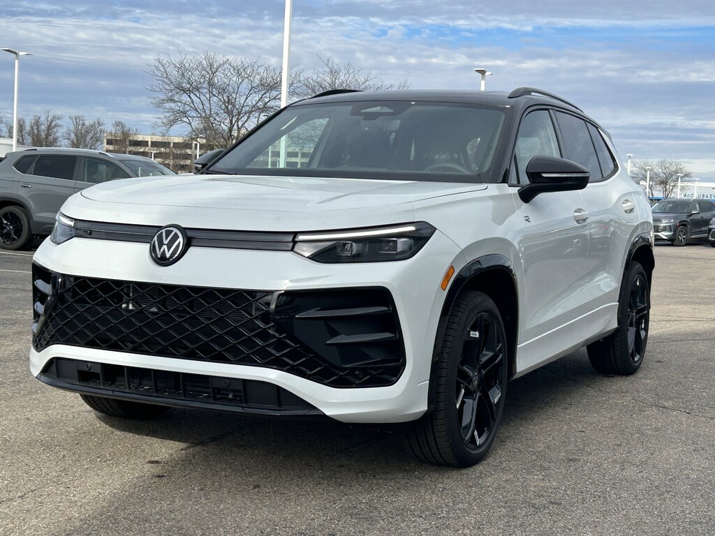 New 2026 Volkswagen Tiguan SE R-Line Black SUV