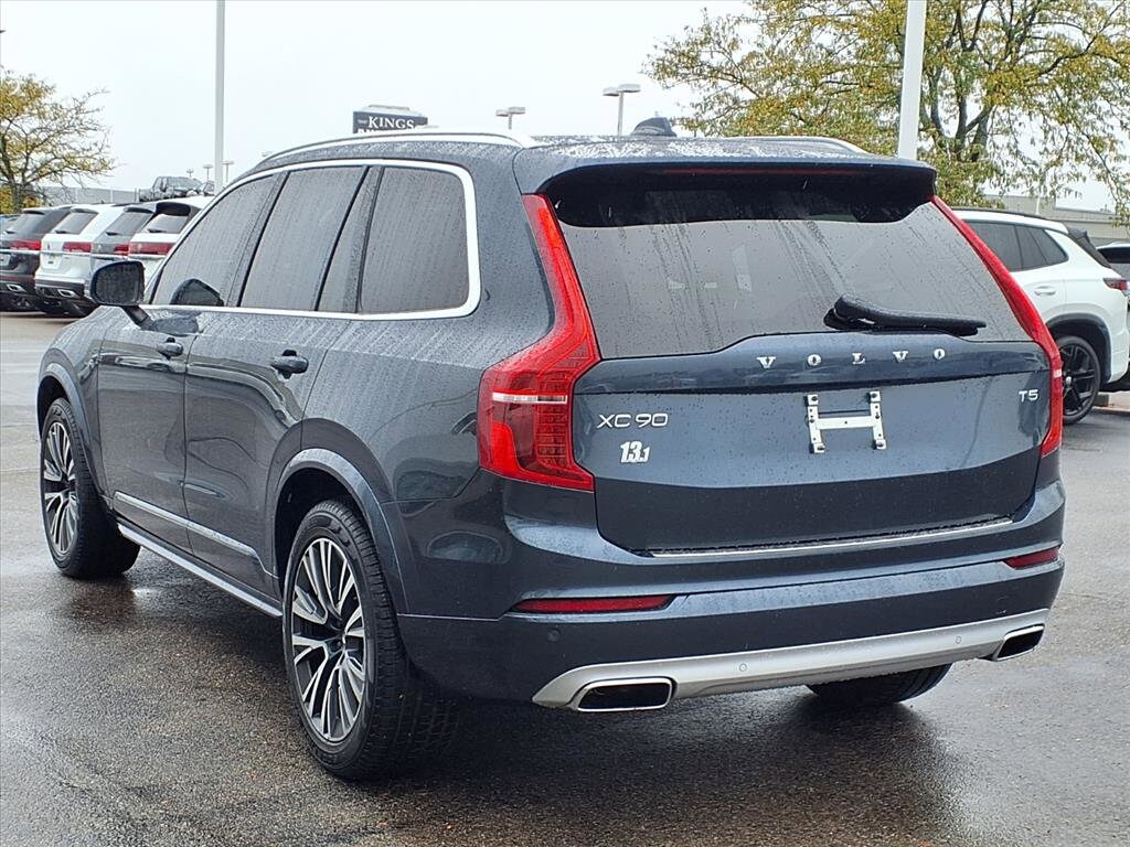 2021 Volvo XC90 T5 Momentum photo 2