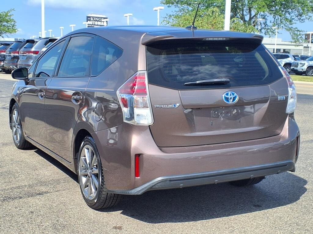 2017 Toyota Prius V Five photo 4
