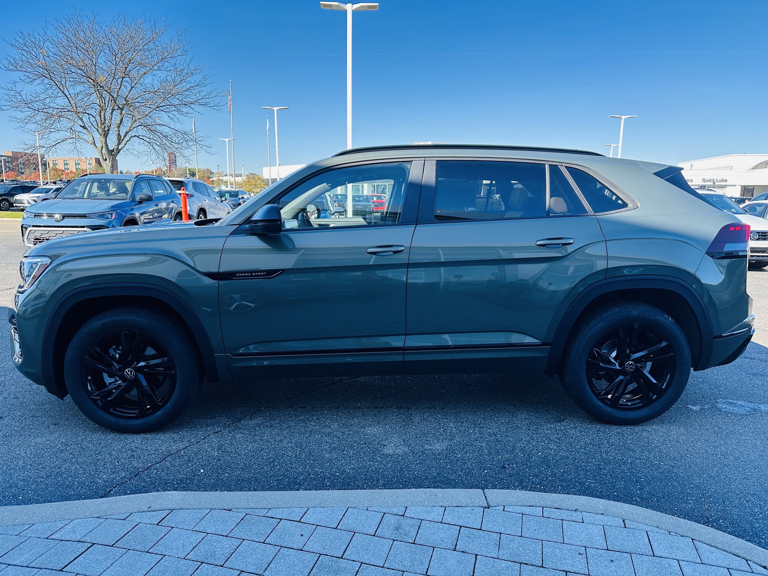 2026 Volkswagen Atlas Cross Sport SEL R-Line photo 3