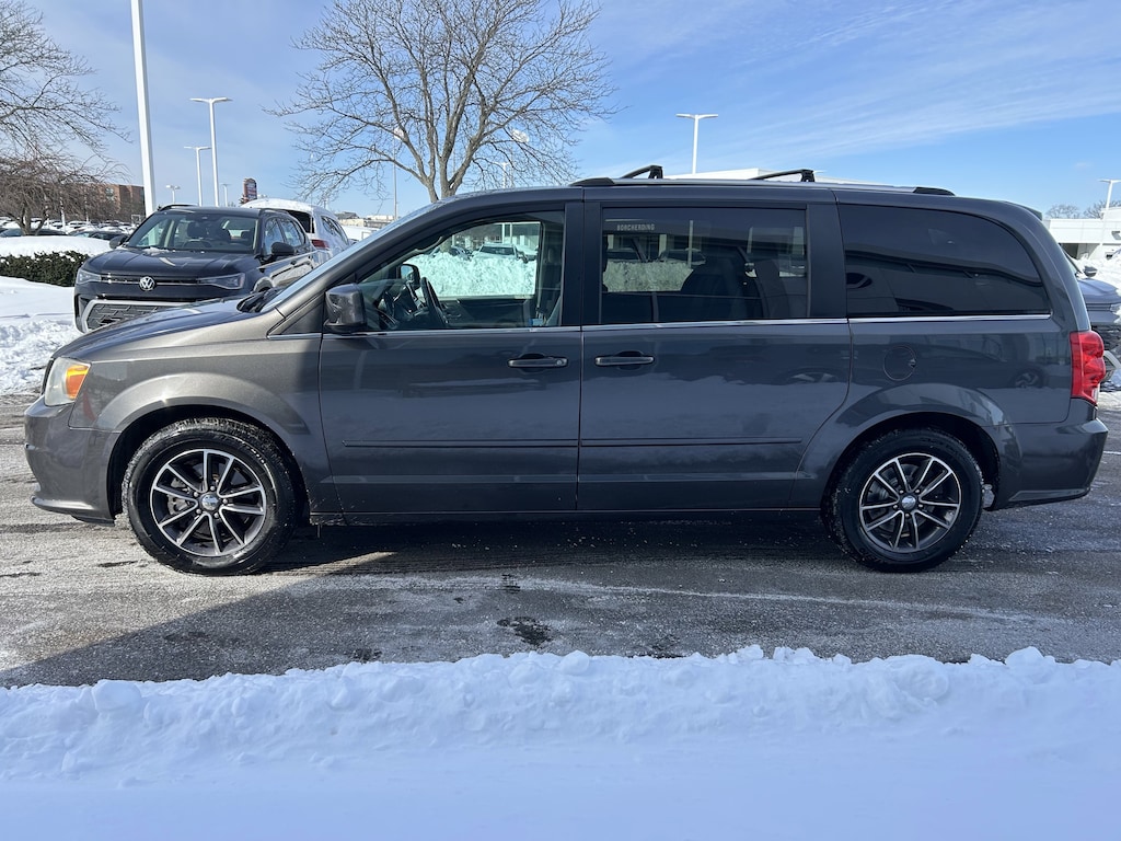 Used 2017 Dodge Grand Caravan SXT Van