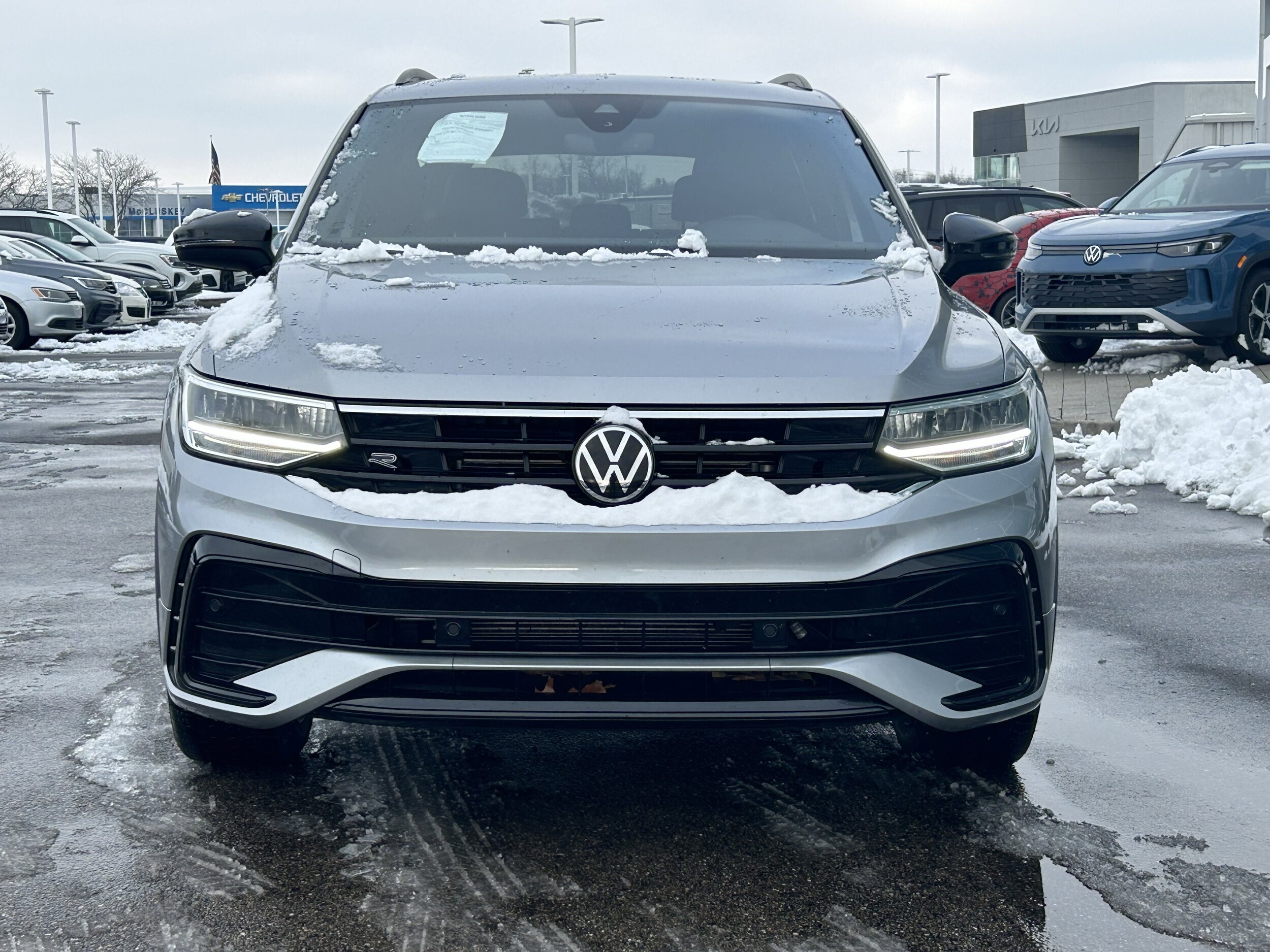 2023 Volkswagen Tiguan SE R-Line Black photo 2