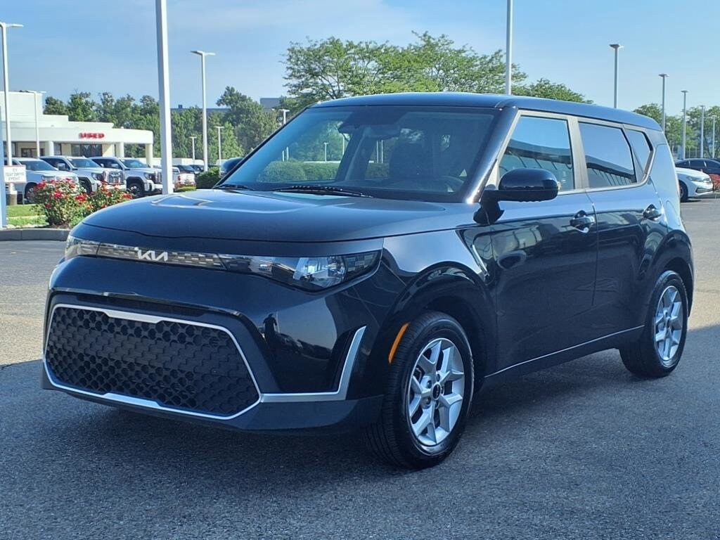 2023 Kia Soul S photo 2