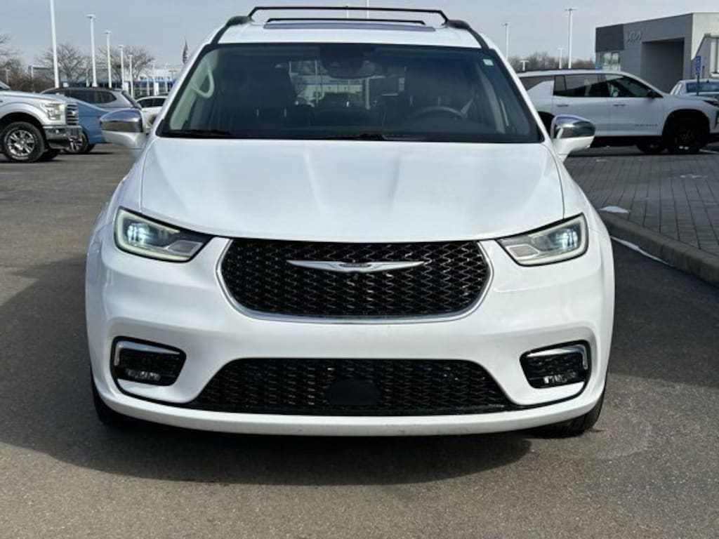 Used 2022 Chrysler Pacifica Limited Van Passenger Van