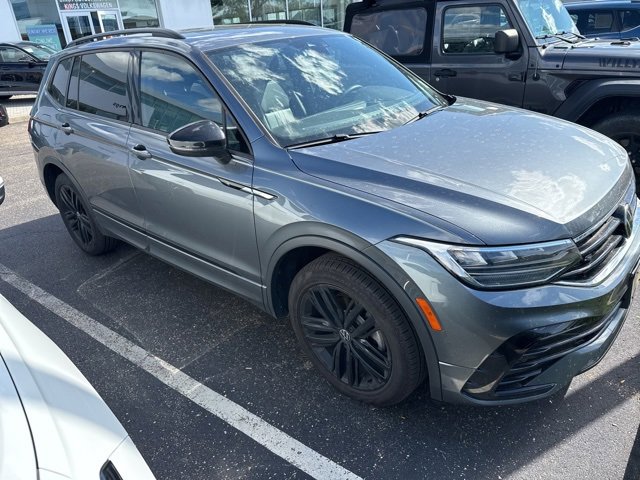 2022 Volkswagen Tiguan SE R-Line Black photo 2