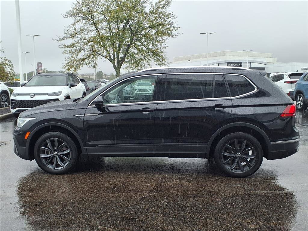 2022 Volkswagen Tiguan SE photo 3