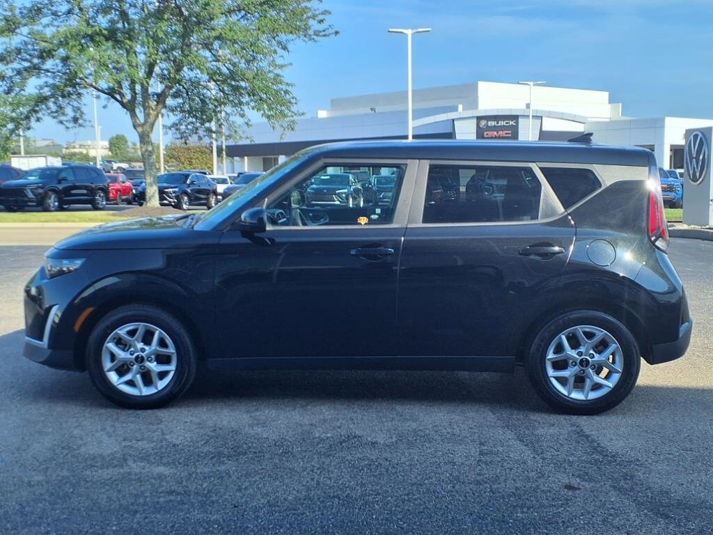 2023 Kia Soul S photo 3