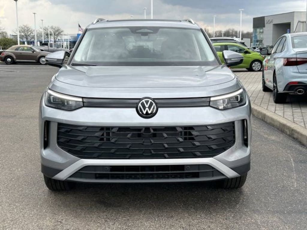 New 2026 Volkswagen Tiguan SE SUV