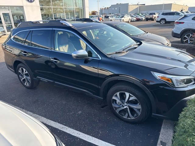 2022 Subaru Outback Touring XT photo 2