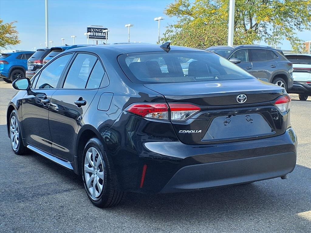 2025 Toyota Corolla LE photo 4