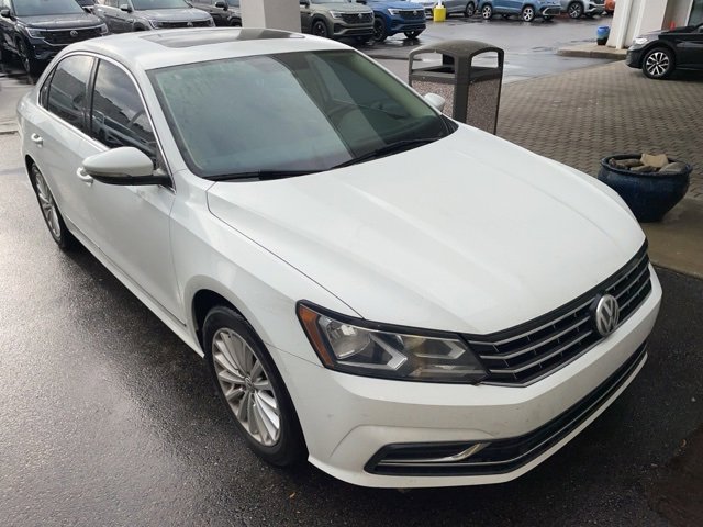 2017 Volkswagen Passat SE photo 2