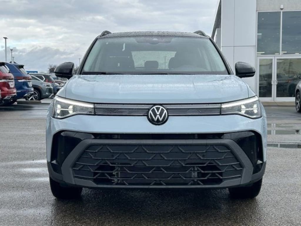 New 2026 Volkswagen Taos SE Black SUV