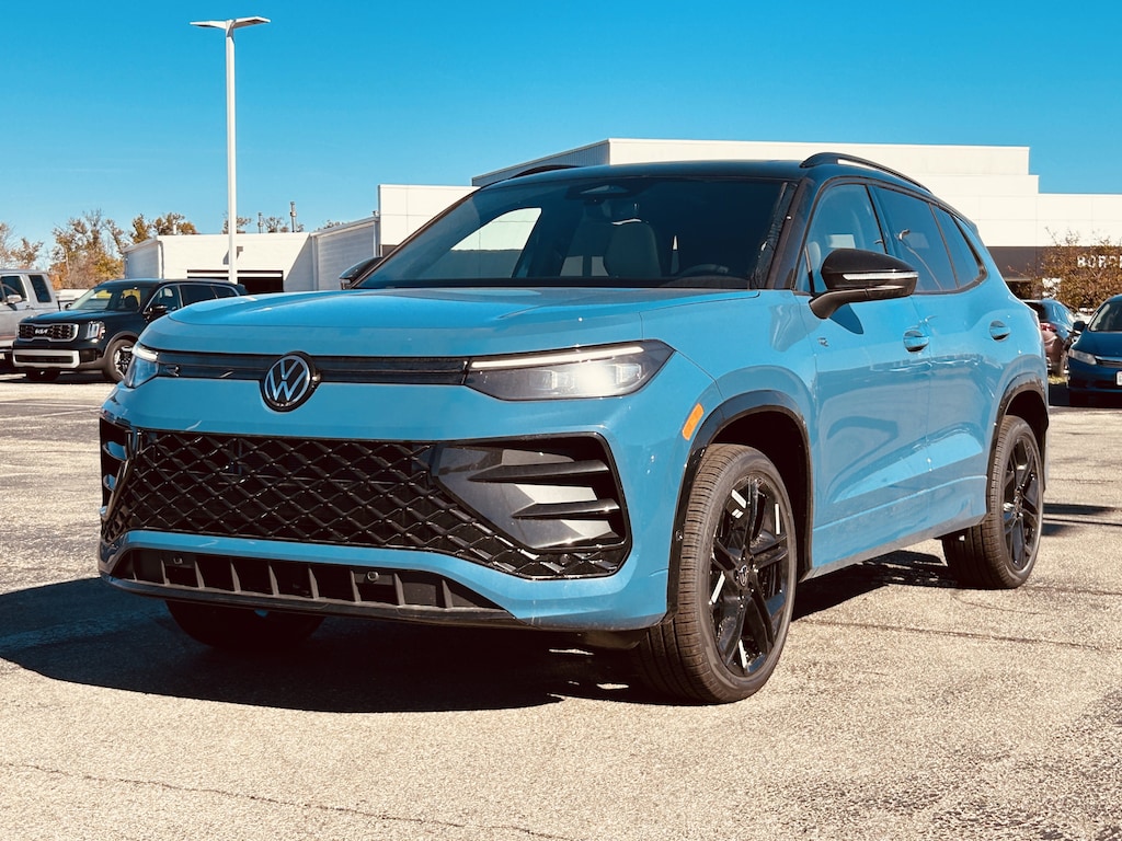 New 2026 Volkswagen Tiguan SE R-Line Black SUV