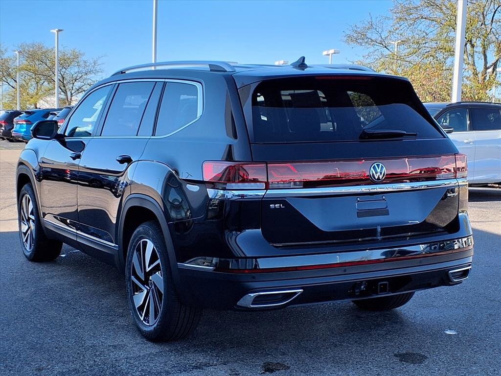 2026 Volkswagen Atlas SEL photo 4