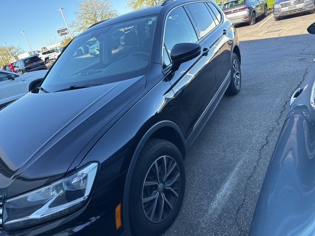 2020 Volkswagen Tiguan SE photo 2