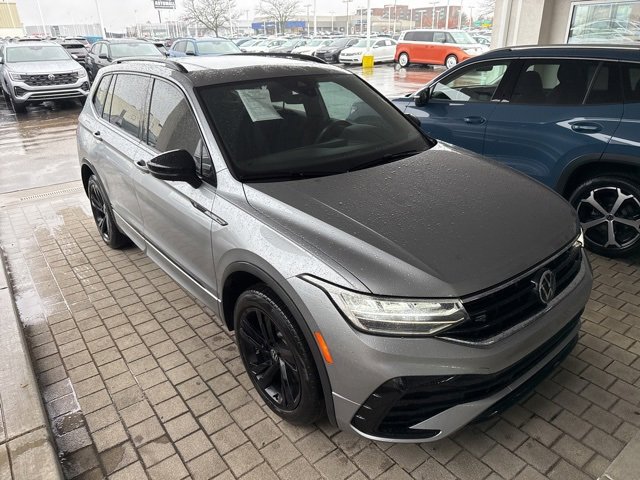 2023 Volkswagen Tiguan SE R-Line Black photo 2