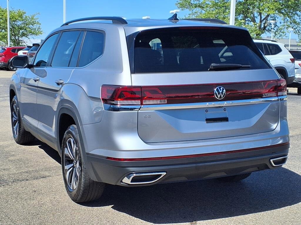 2024 Volkswagen Atlas SE photo 4