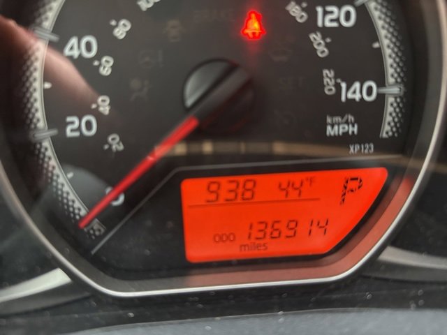 2017 Toyota Yaris LE photo 3