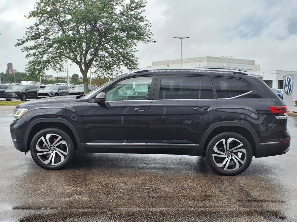 2022 Volkswagen Atlas SEL photo 3