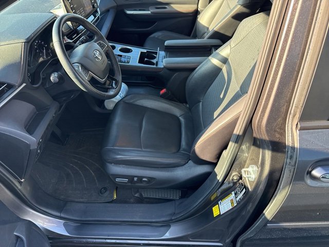 2022 Toyota Sienna XSE photo 3