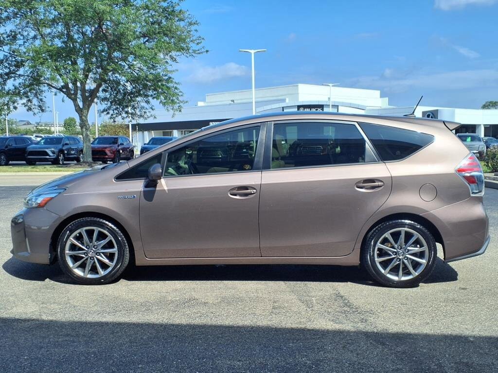 2017 Toyota Prius V Five photo 3