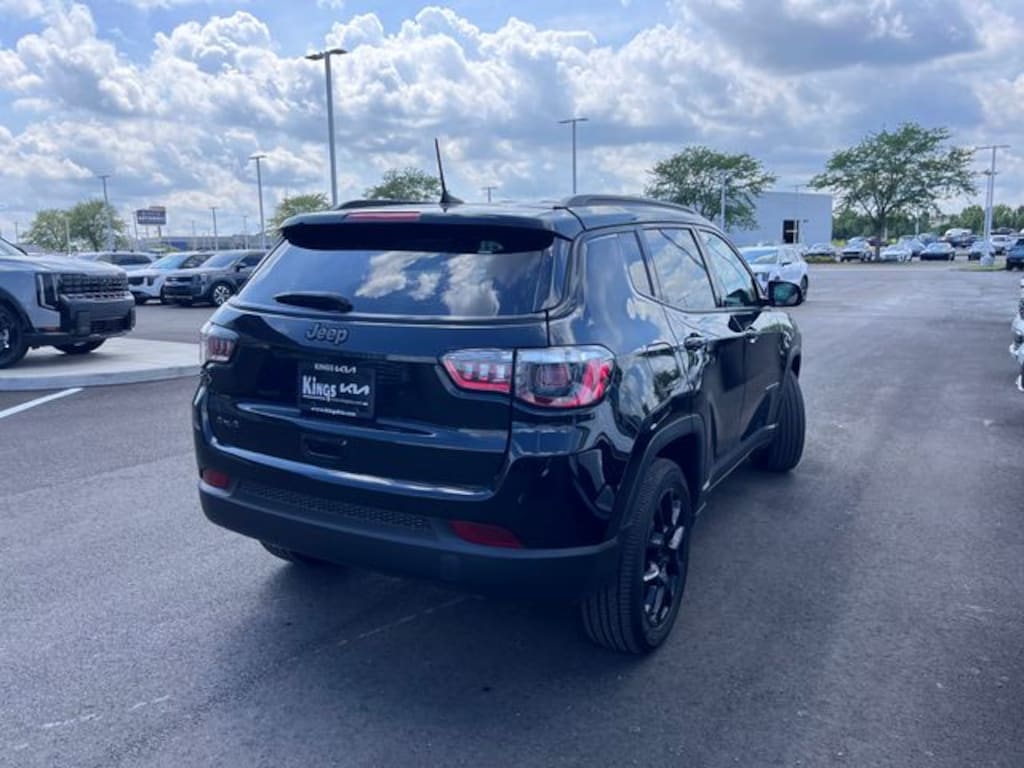 Used 2024 Jeep Compass Latitude SUV