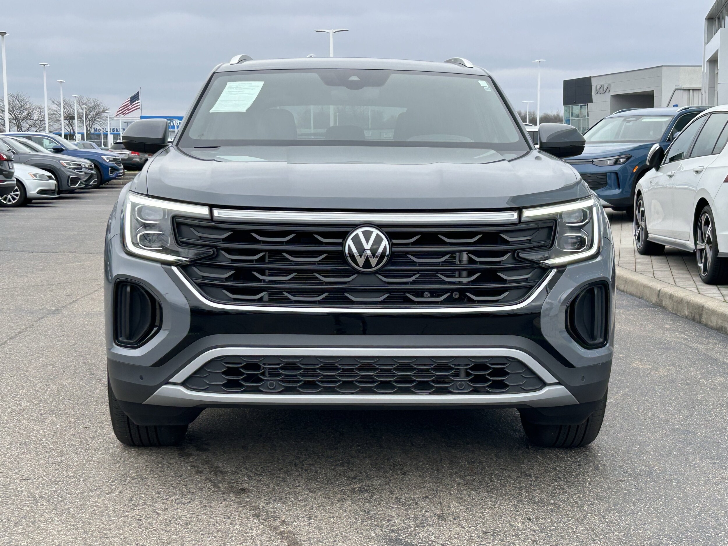 2025 Volkswagen Atlas Cross Sport SEL photo 2