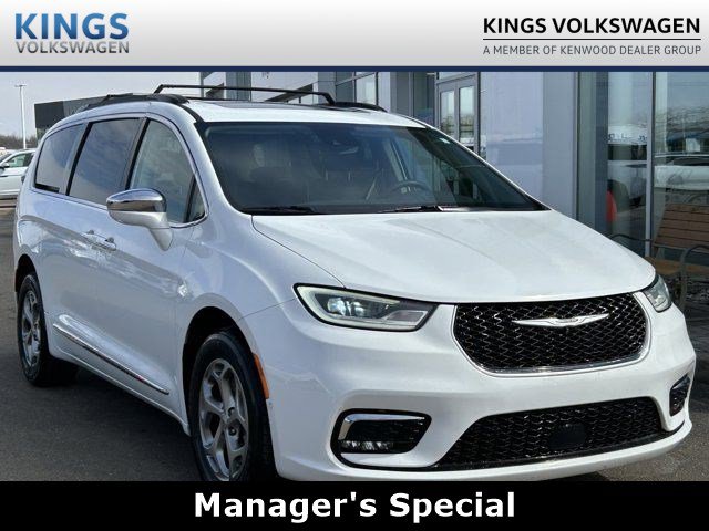 2022 Chrysler Pacifica Limited's photo
