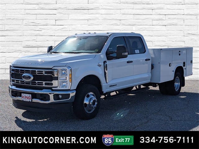 2025 Ford F-350 Super Duty Chassis Cab XL's photo