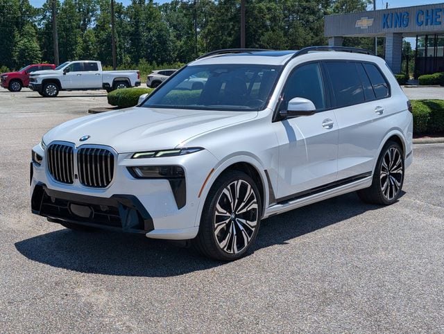 2023 BMW X7 xDrive40i's photo