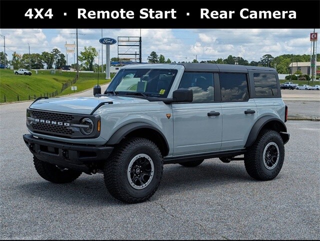 2024 Ford Bronco Badlands photo 2