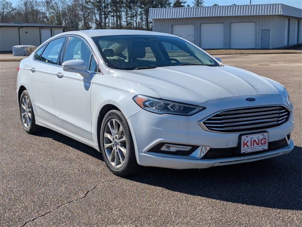 Used 2017 Ford Fusion SE Sedan