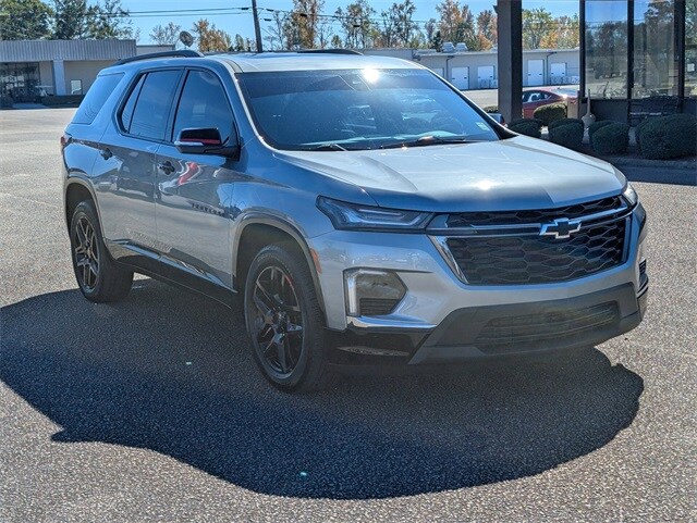 2023 Chevrolet Traverse Premier photo 2