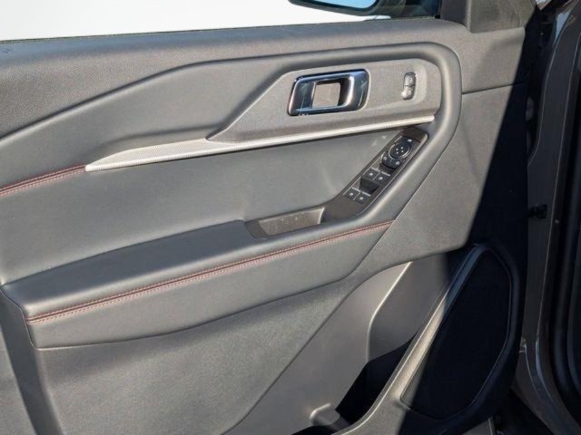 2026 Ford Explorer ST-Line - Photo 13