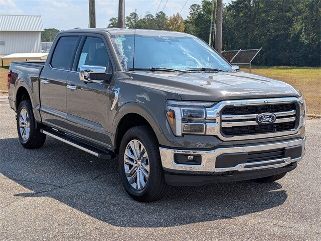 2025 Ford F-150 Lariat photo 3