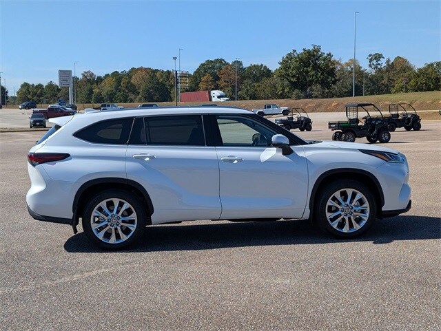 2025 Toyota Highlander Limited photo 4