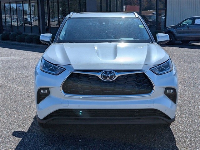 2025 Toyota Highlander Limited photo 2