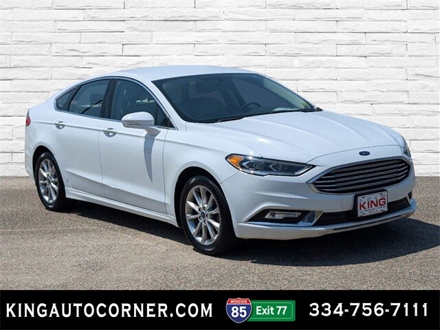 2017 Ford Fusion SE photo 3