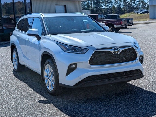 2025 Toyota Highlander Limited photo 3