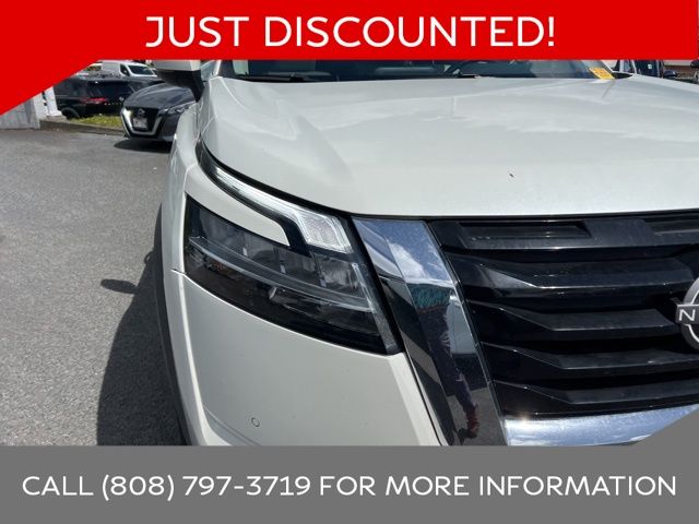 2022 Nissan Pathfinder SL photo 3