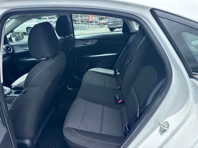 2023 Kia Forte LXS - Photo 11