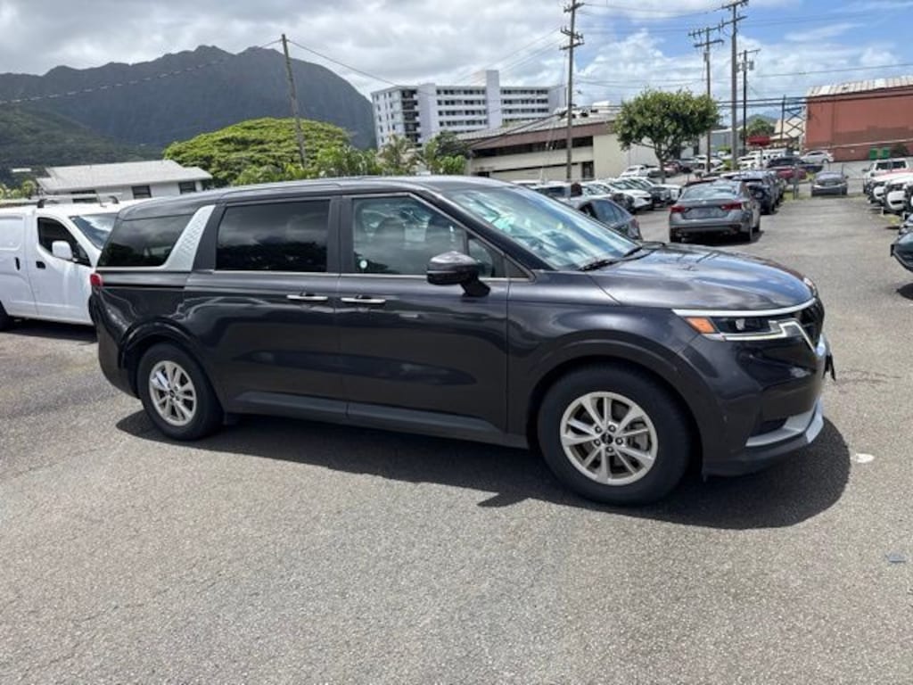 Used 2022 Kia Carnival LXS MPV