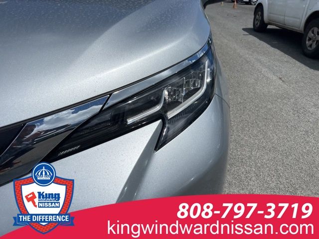 2023 Toyota Sienna XLE photo 3