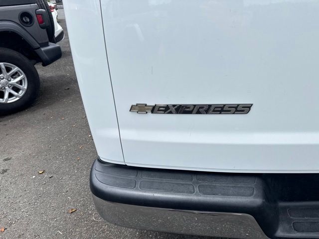 2022 Chevrolet Express Cargo Work Van - Photo 9