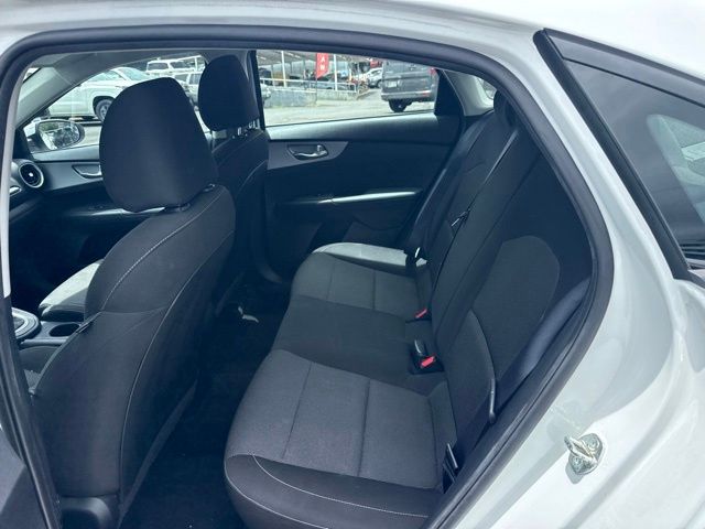 2023 Kia Forte LXS - Photo 10