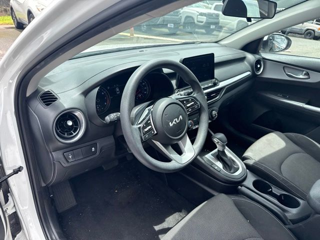 2023 Kia Forte LXS - Photo 14