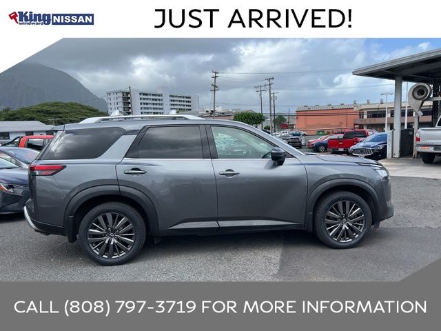 2023 Nissan Pathfinder SL photo 3