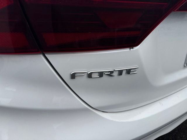 2023 Kia Forte LXS - Photo 6