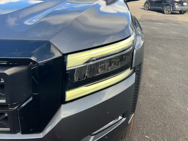 2023 Nissan Frontier SV photo 3